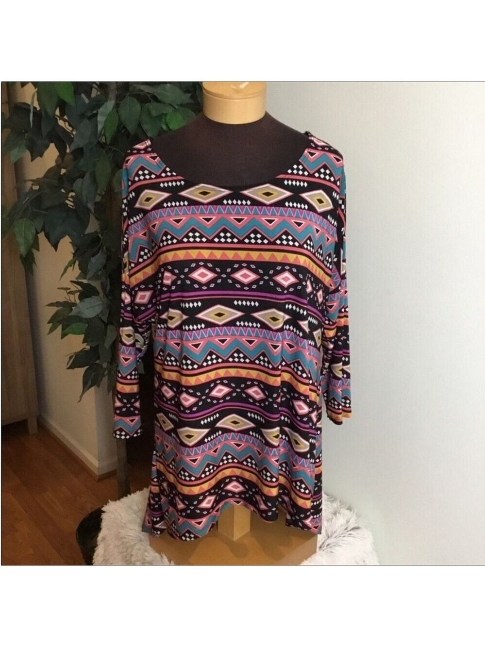 AZULES HI/LO Blouse Womans large multi colored patterned stretch crewneck